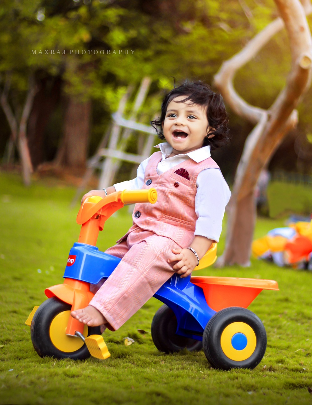 baby photographer in pune, baby laugh, outdoor baby photographer in pune