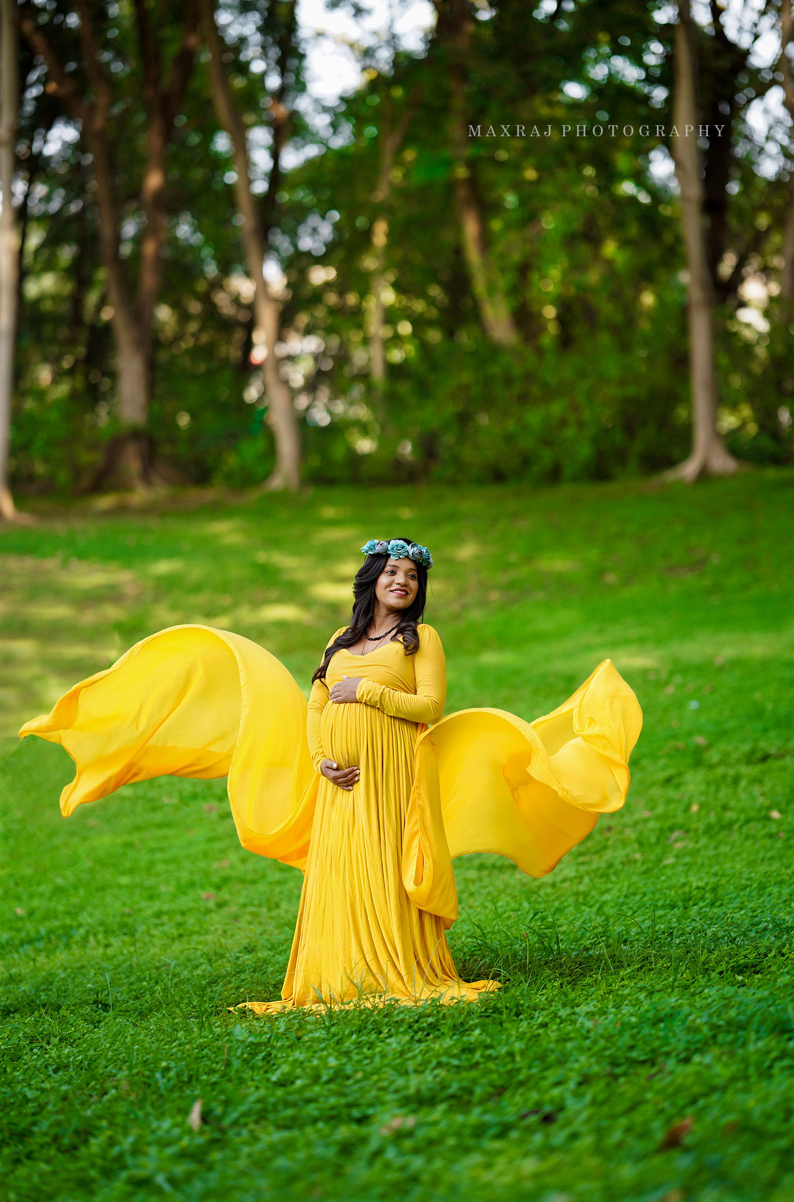maternity photographer in pune, maternity photoshoot poses, maternity photoshoot ideas, maternity photoshoot in yellow gown