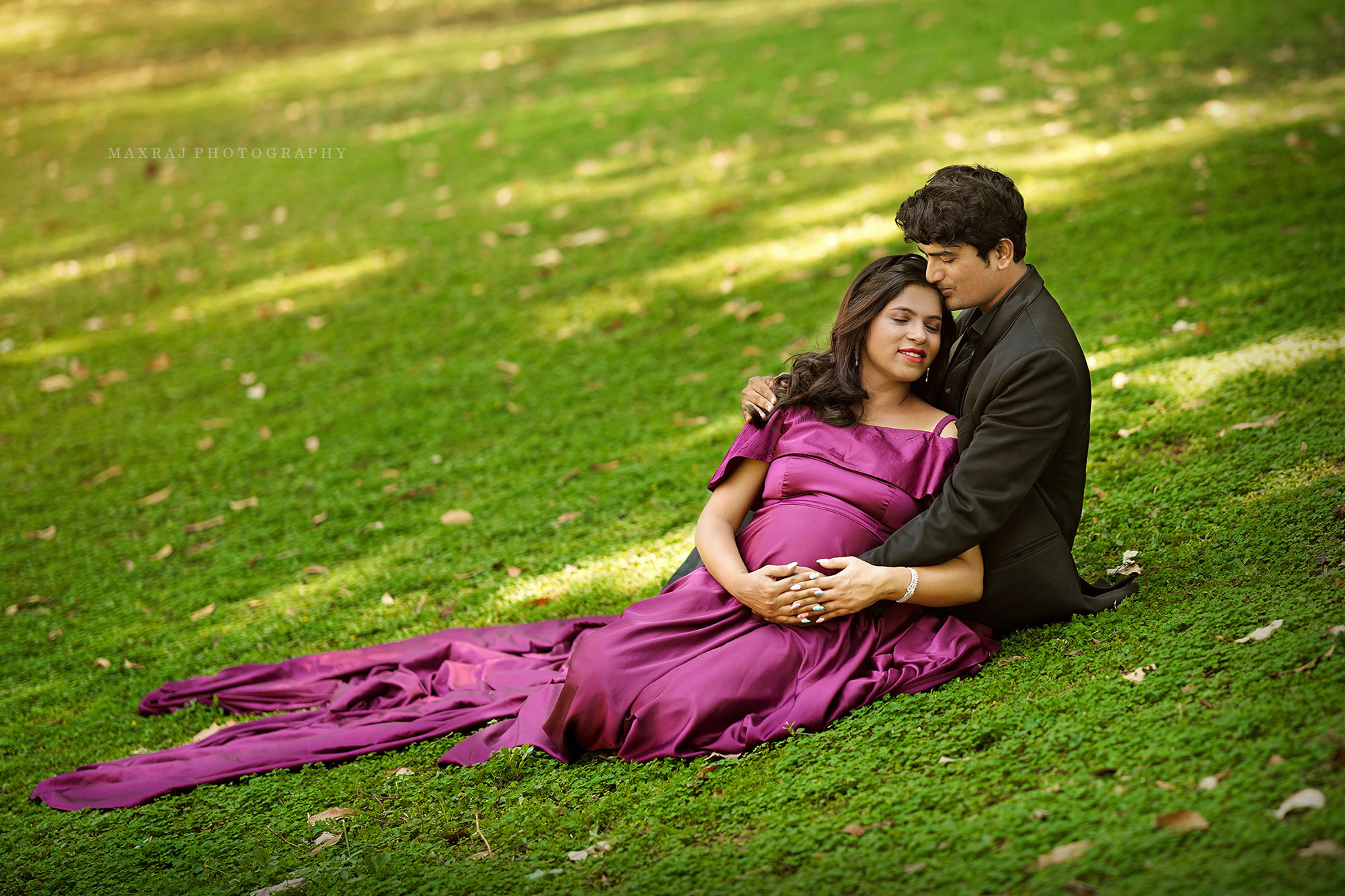 best maternity photographer in pune, couple maternity photoshoot poses, maternity photoshoot in pune