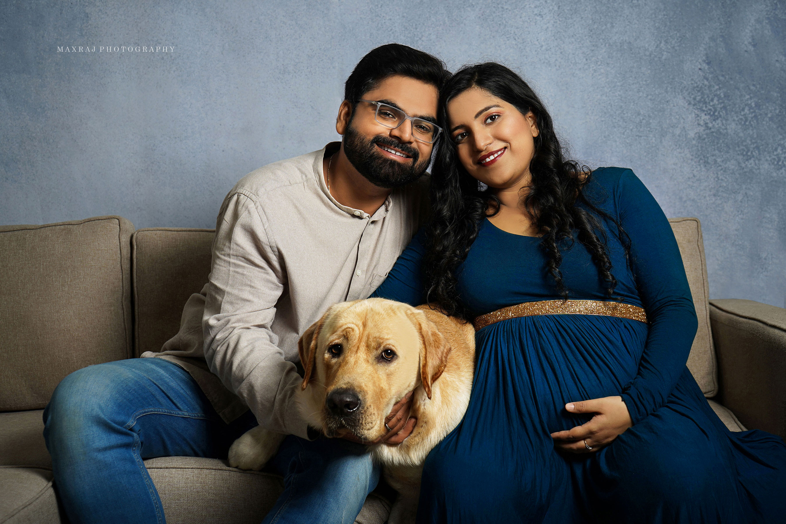 best maternity photographer in pune, best maternity photographer in india, indoor pregnancy photoshoot in pune with pet