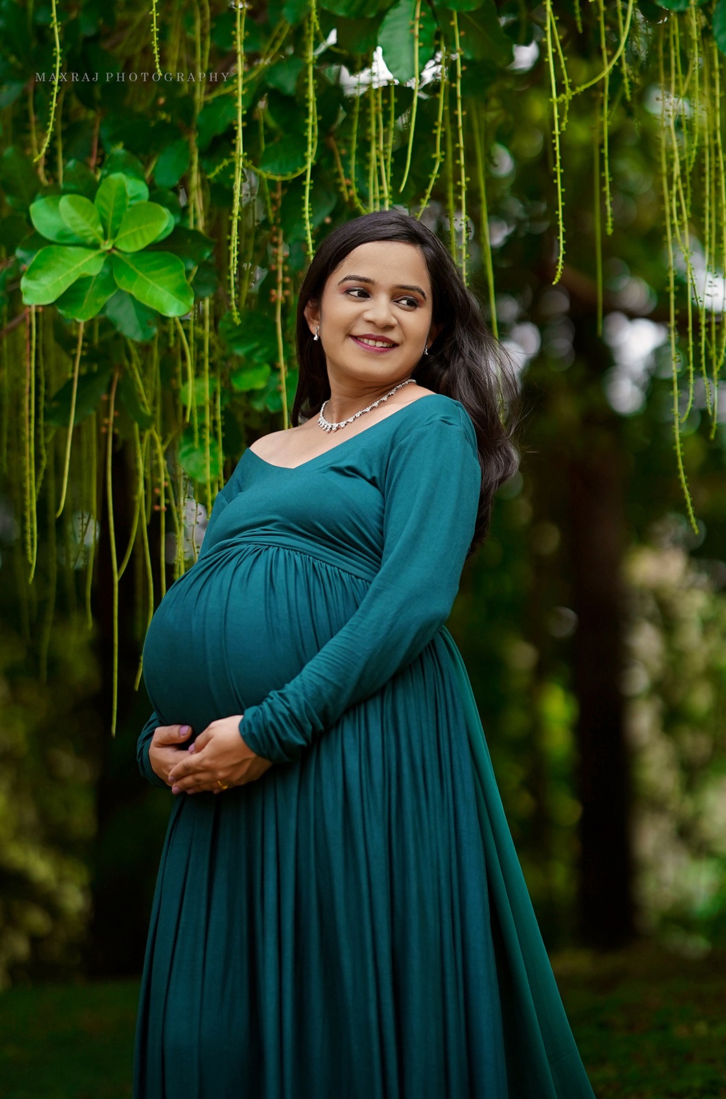 maternity photographer in pune, maternity photoshoot in pune in green gown