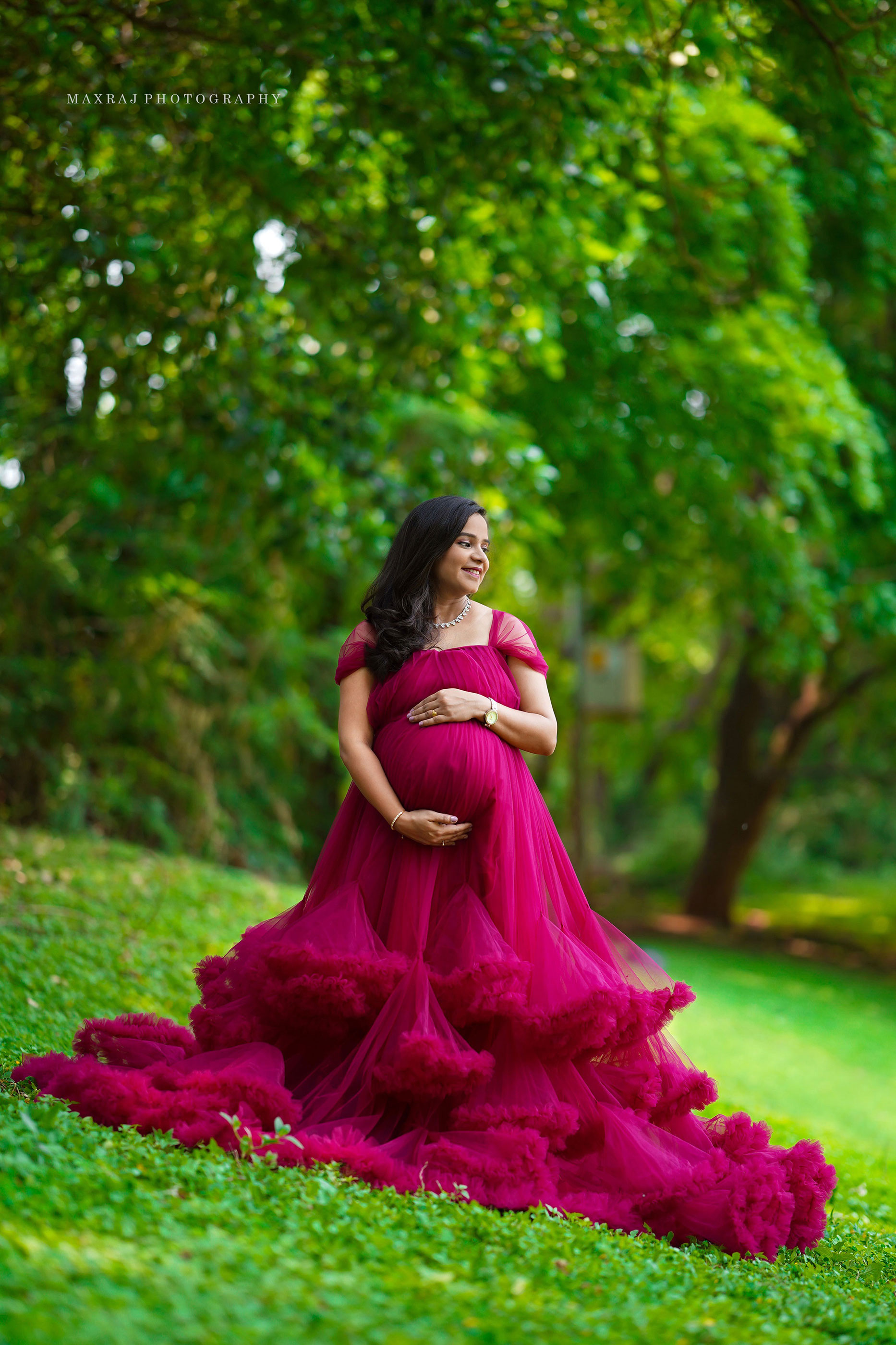 best maternity photographer in pune, best maternity photographer in india, outdoor pregnancy photoshoot in pune