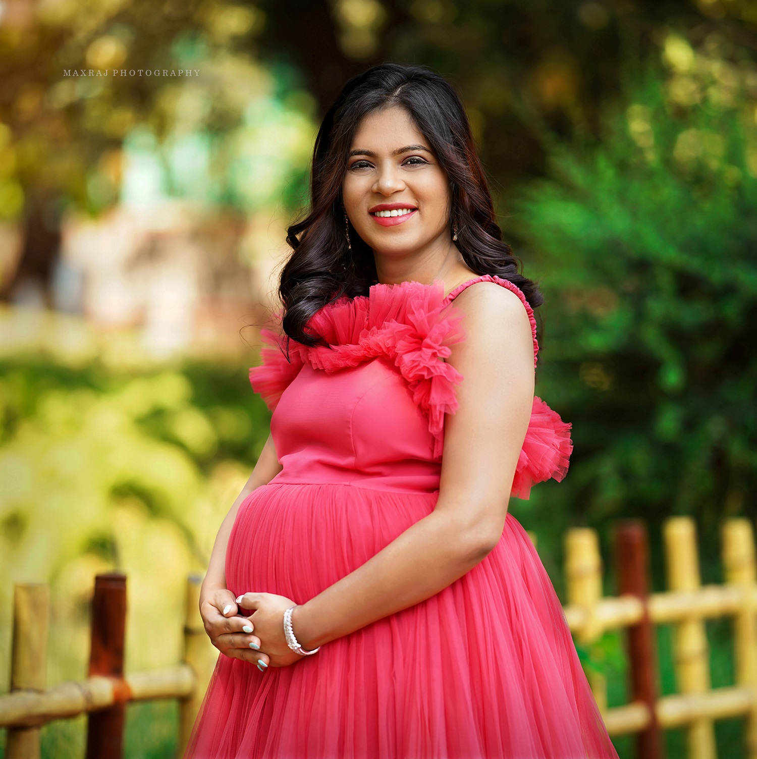 maternity photoshoot in pune garden of a pregnant lady , maternity photoshoot ideas , maternity photoshoot poses