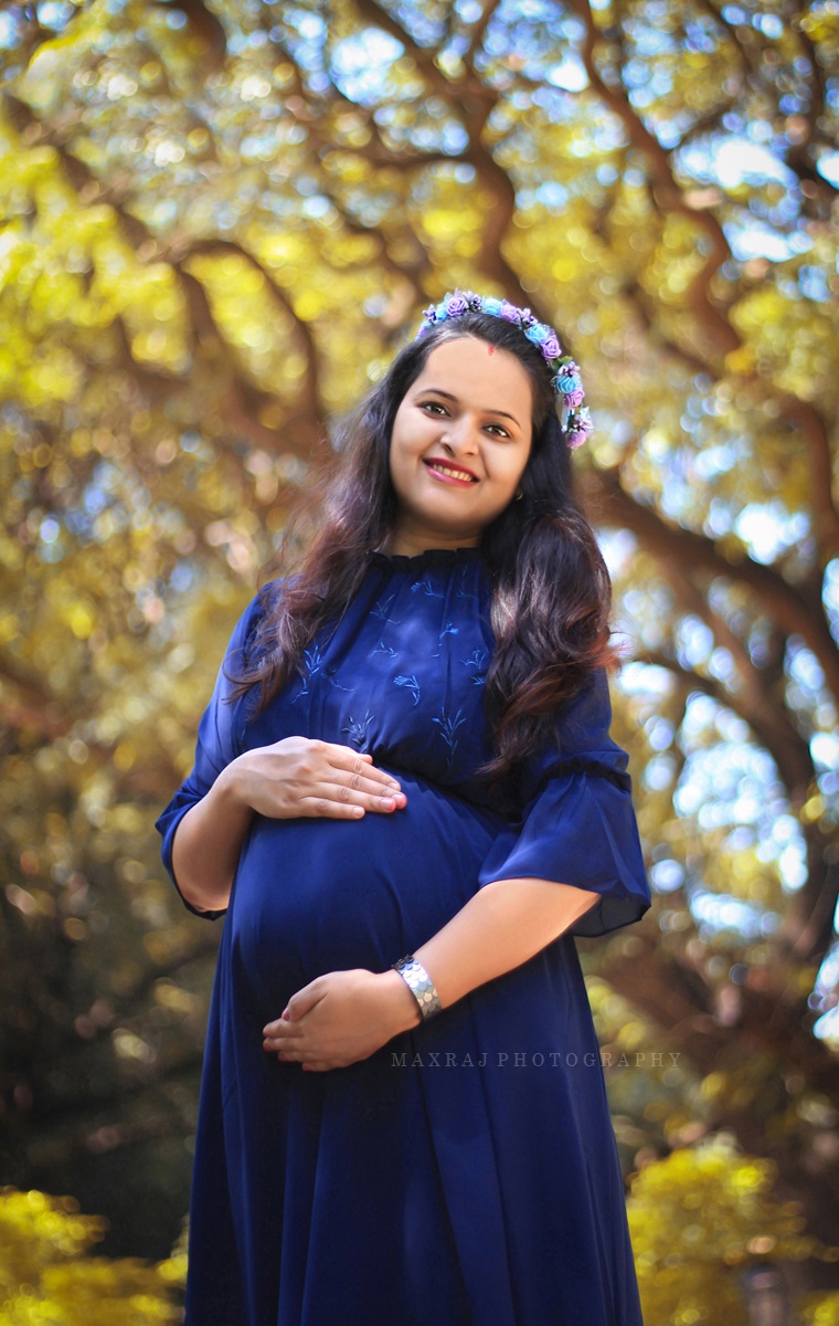 top pregnancy photographer in pune, maternity photographer in pune